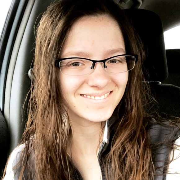 Meet your Posher, April - Picture 2 of 2